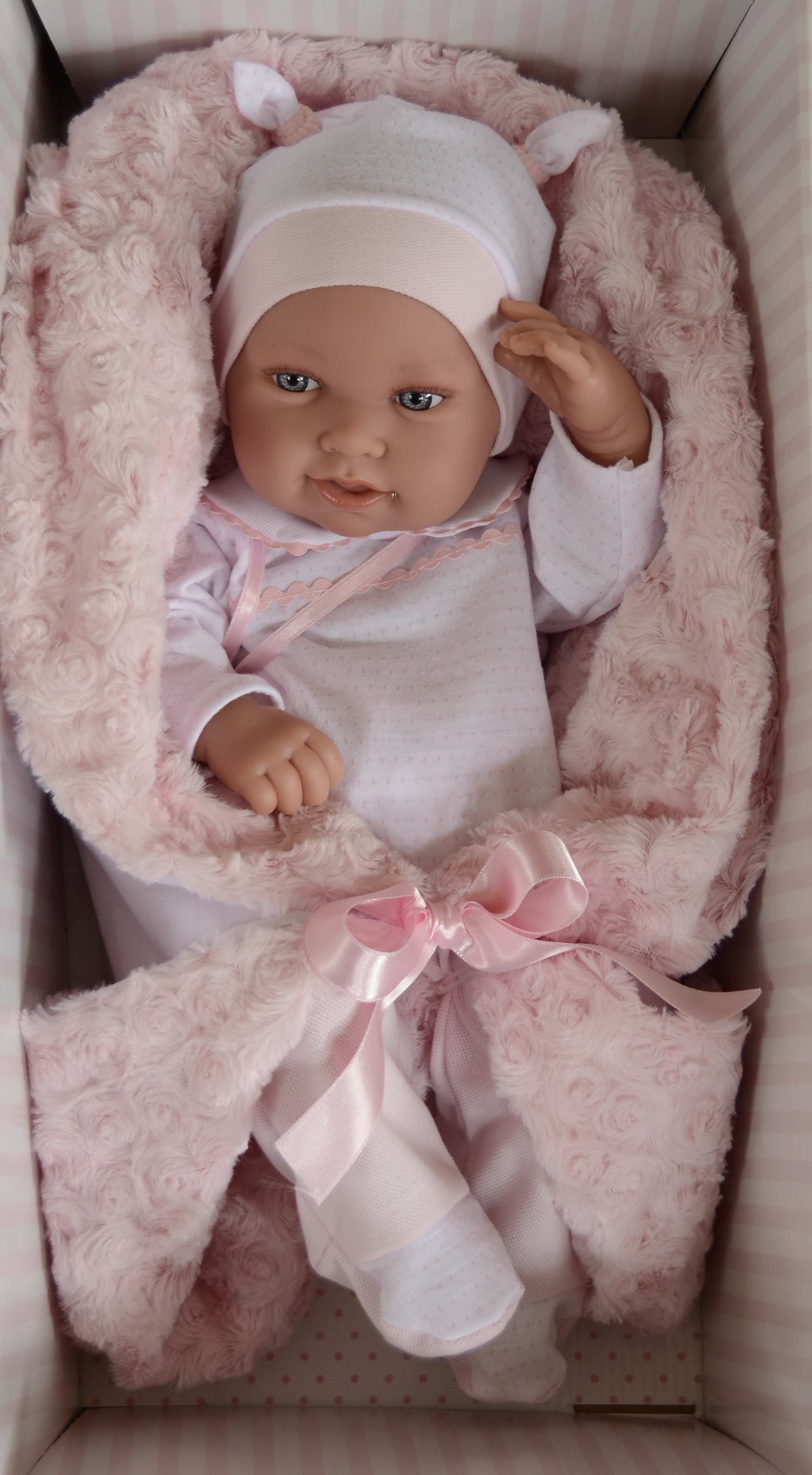 Realistické miminko - holčička - Pipa na dečce od Antonio Juan