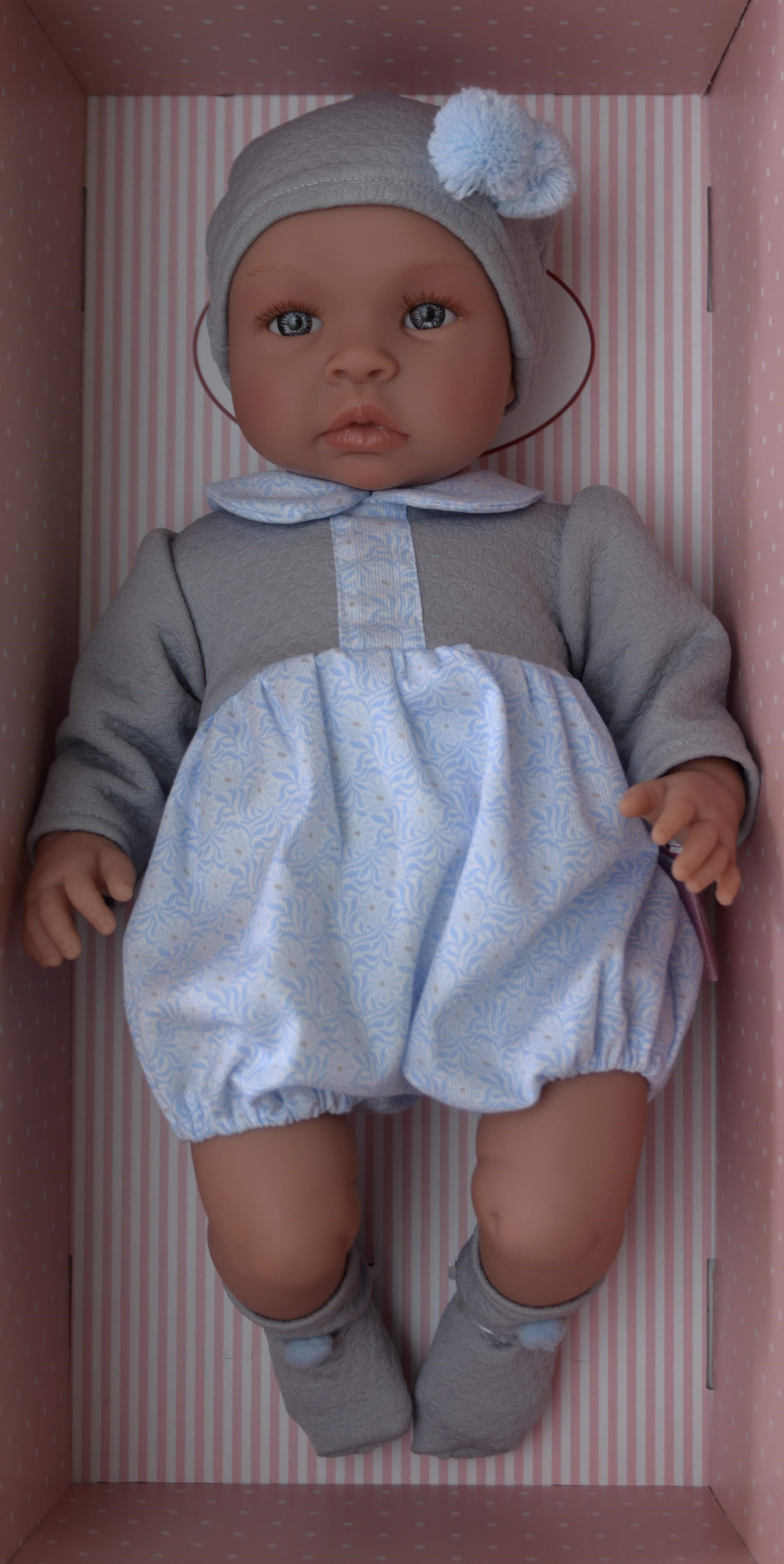 Realistické miminko - Leo v šedo-modrém oblečku - od firmy ASIVIL ze Španělska