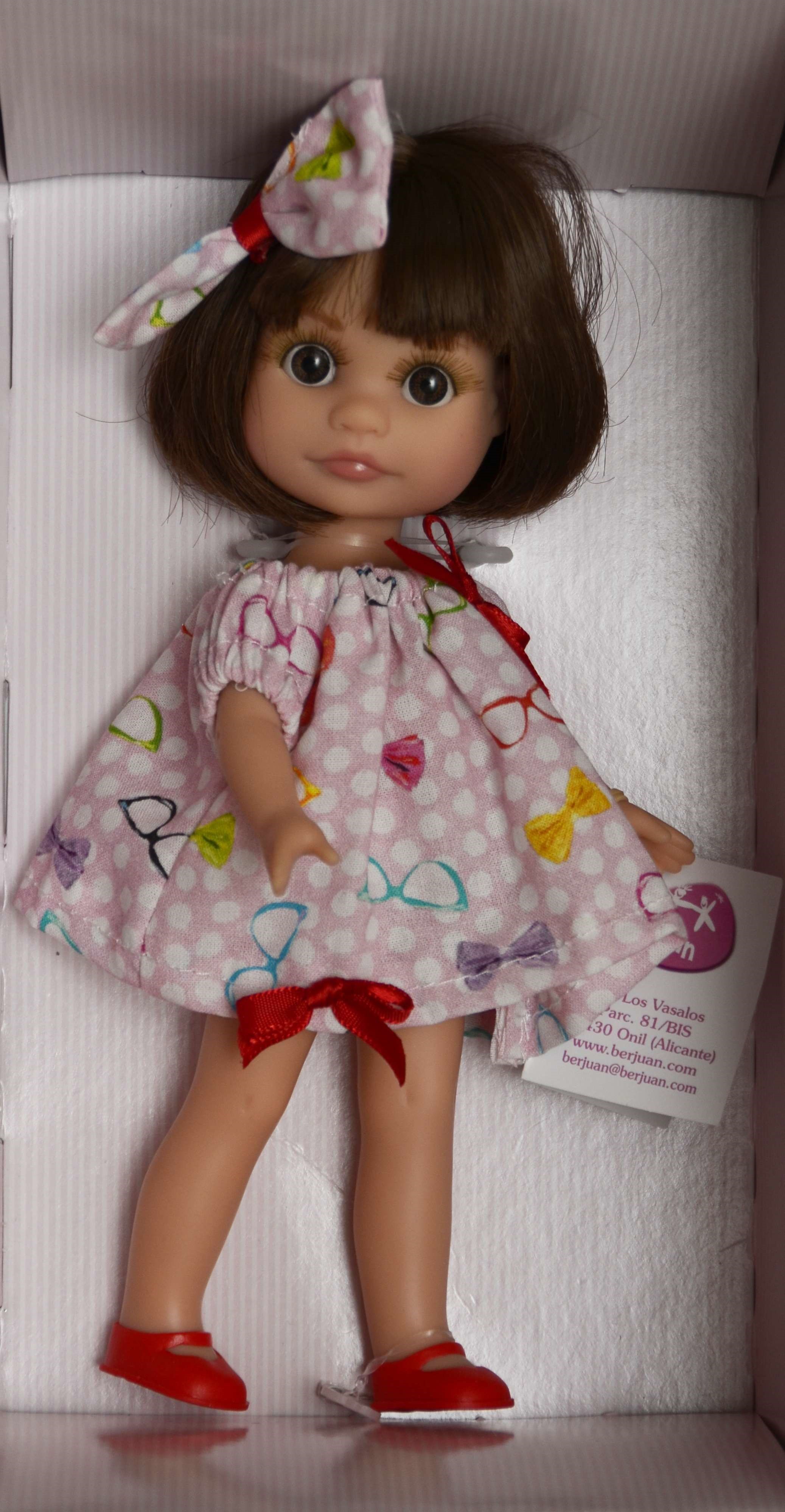 Realistická panenka Luci v letním od firmy Berjuan
