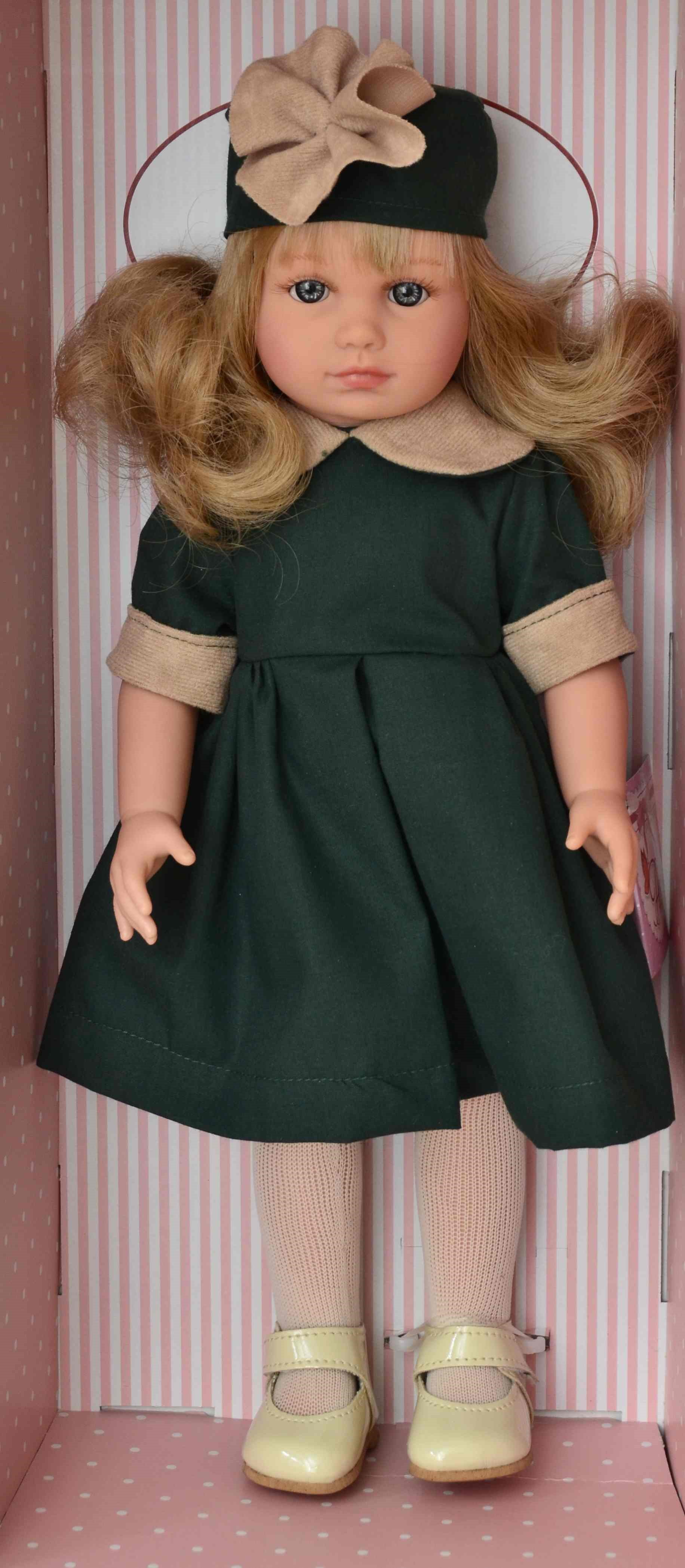 Realistická panenka NELLY v zelených šatech od firmy ASIVIL ze Španělska