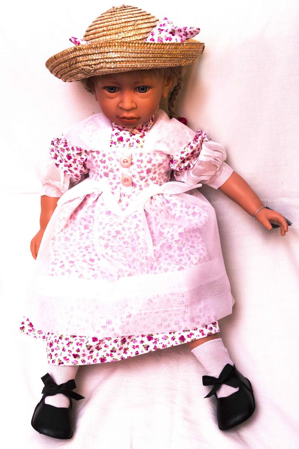 60 cm— Realistická panenka Cecilia od firmy Lamagik ze Španělska
