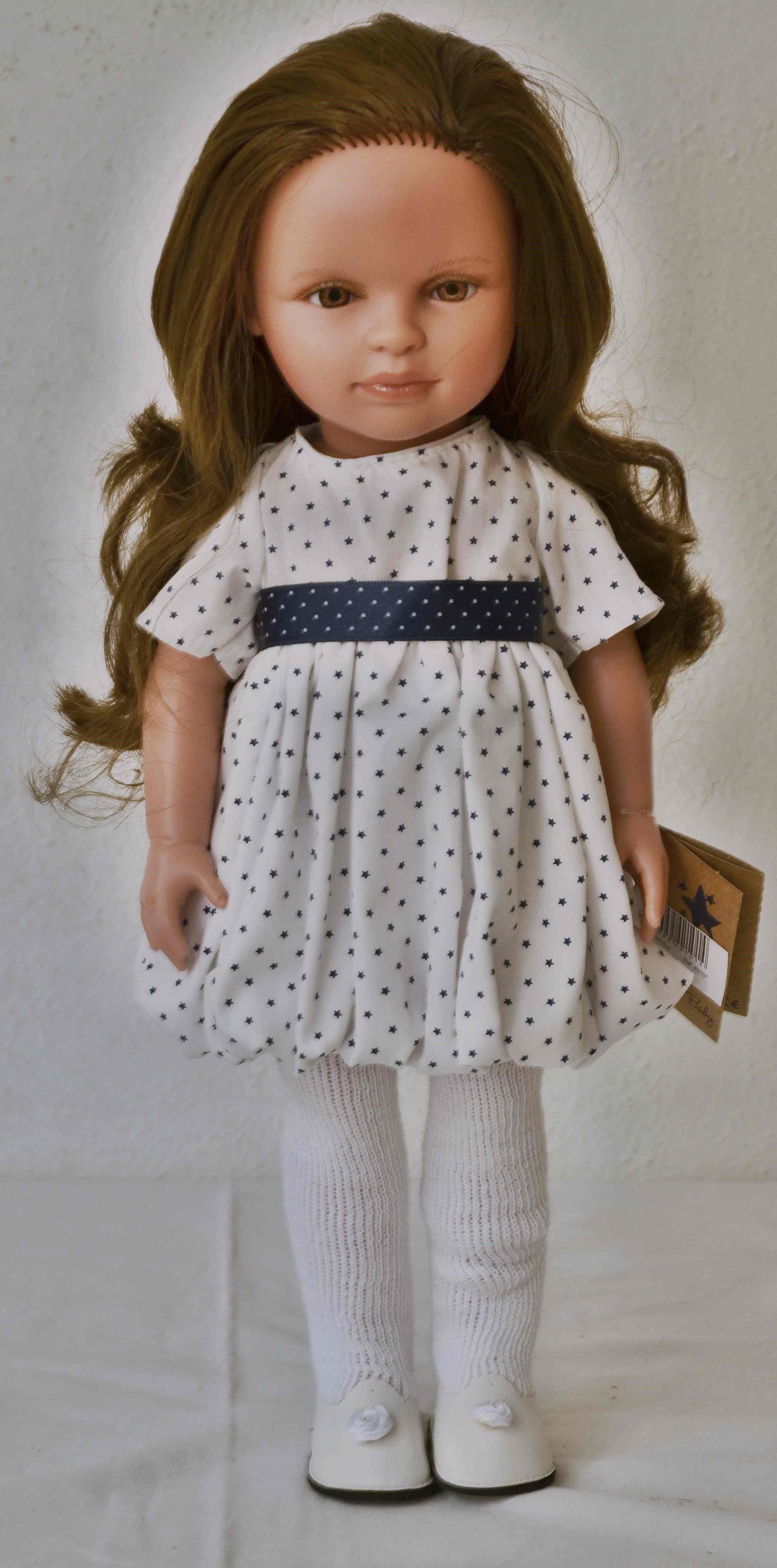 Realistická panenka Nina - puntíkaté šaty od firmy Lamagik ze Španělska