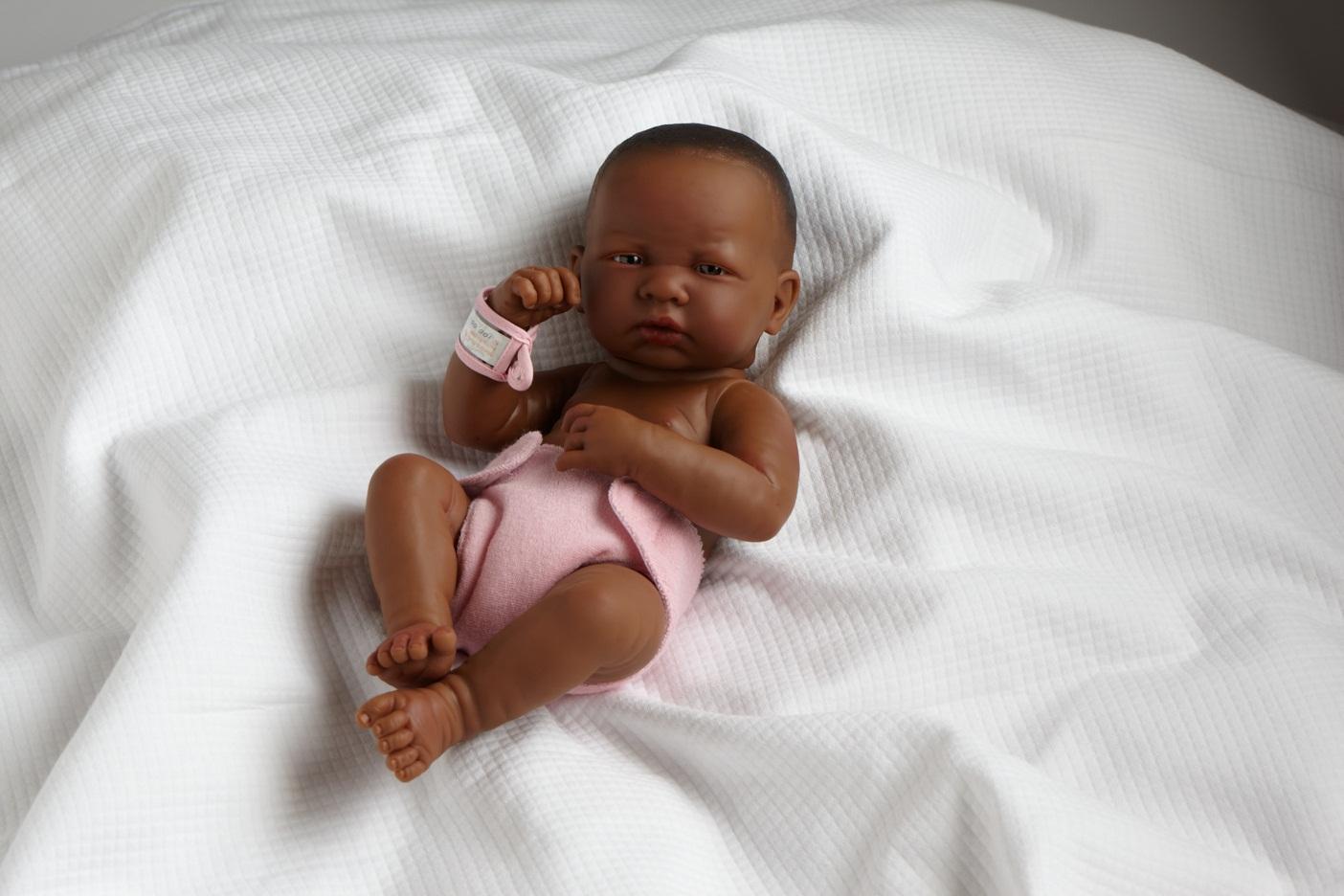 Realistické miminko - holčička - černoška 