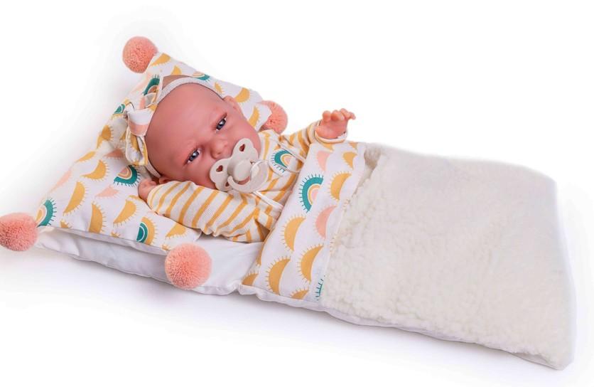 Realistické miminko holčička Clara ve spacím pytli 