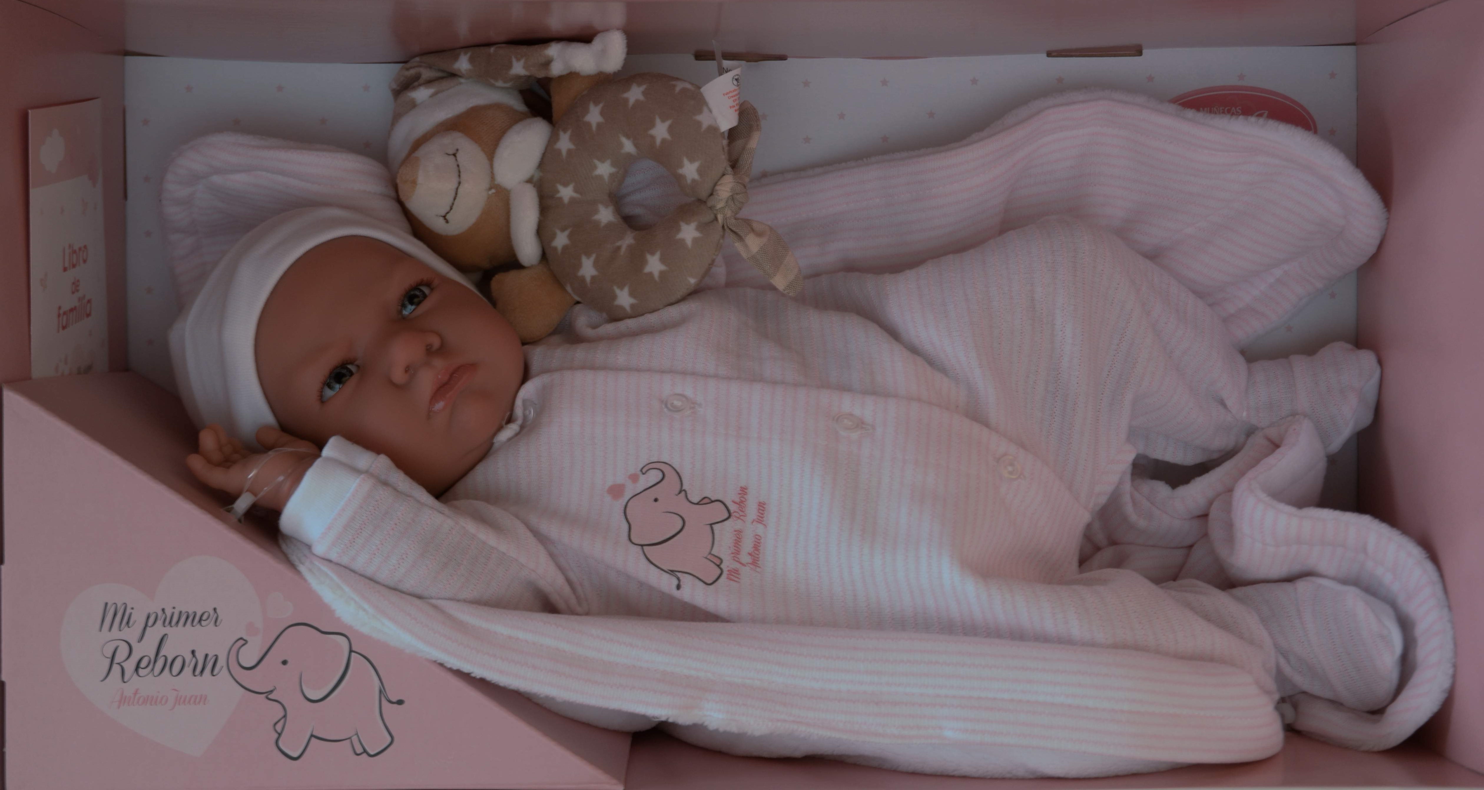Reborn miminko - Můj první reborn - v růžovém oblečení od Antonio Juan