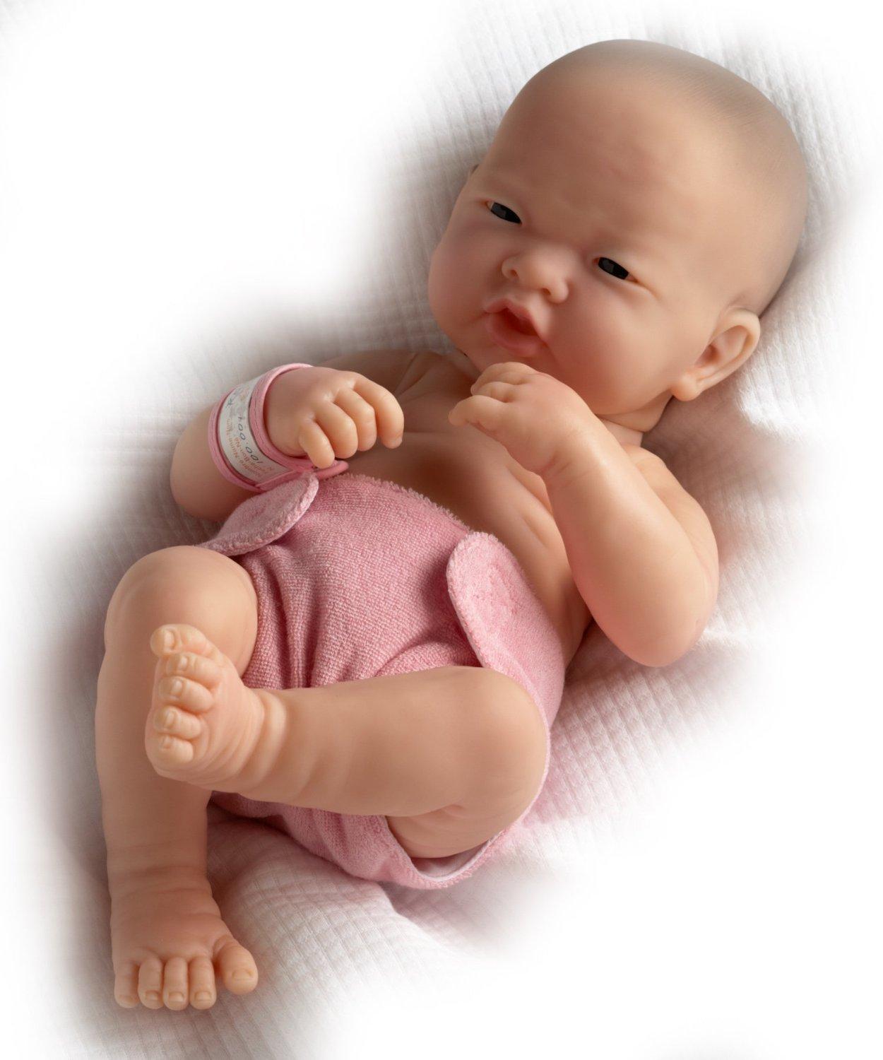 Realistické miminko - holčička Asiatka od firmy Berenguer