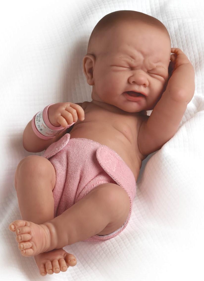 Realistické miminko - holčička se zavřenýma očima
