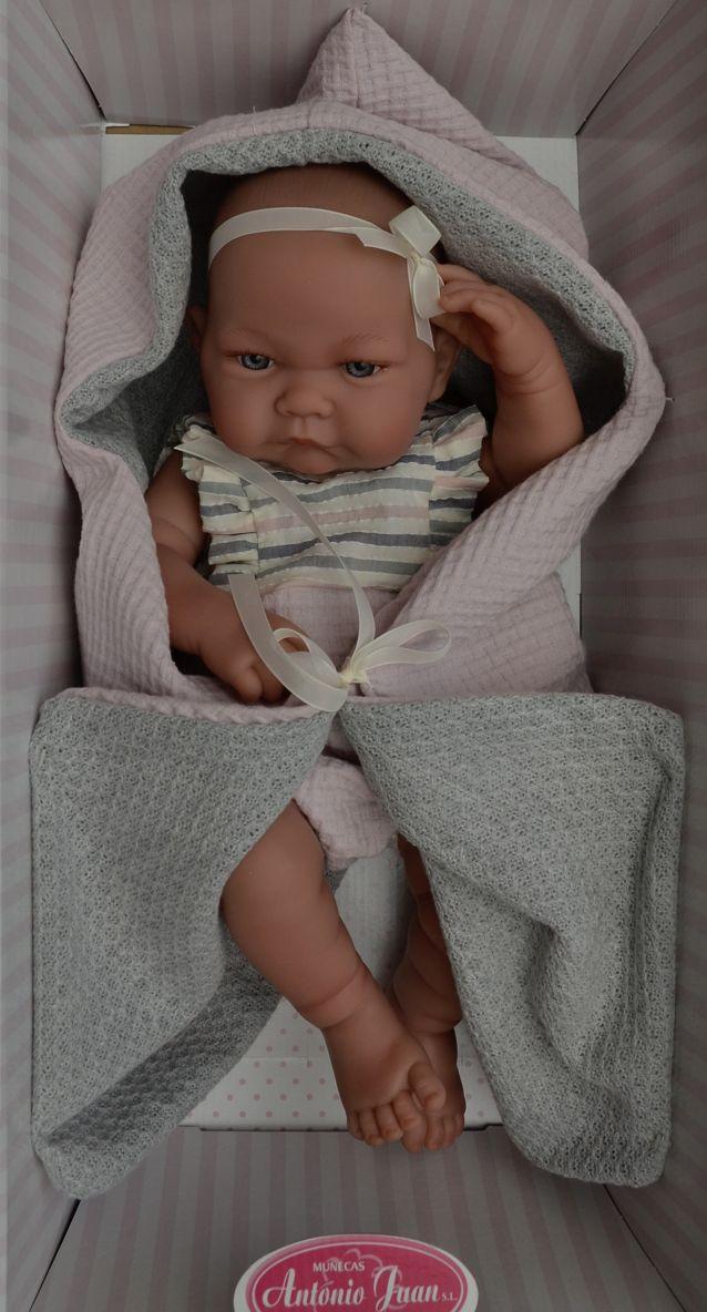 Realistické miminko - holčička Nica na oboustranné dečce od Antonio Juan
