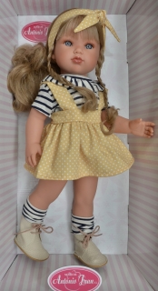 Realistická panenka Bella ve žluté sukni od firmy Antonio Juan