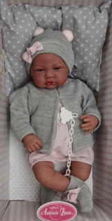 Realistické miminko - holčička v šedém oblečku