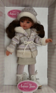 Realistická panenka - Emily v zimním oblečení - tmavé vlásky