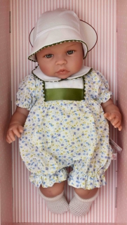 Realistické miminko - chlapeček LEO v bílém kloboučku se zeleným lemováním - od 