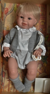 Realistické miminko - chlapeček - Paul v šedém kabátku od firmy Lamagik